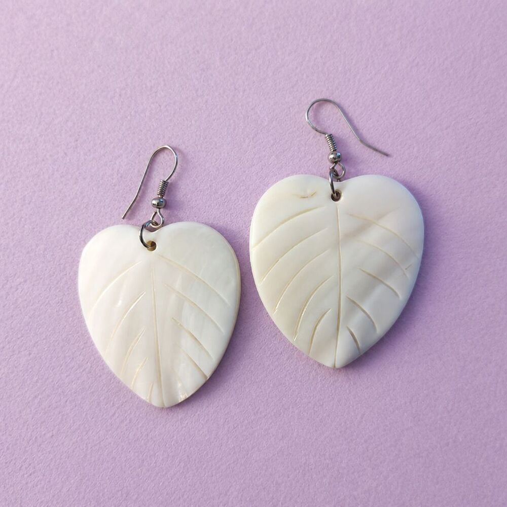 VTG Style Handmade Silver Tone Metal Mother-of-Pearl Shell Heart Dangle Earrings